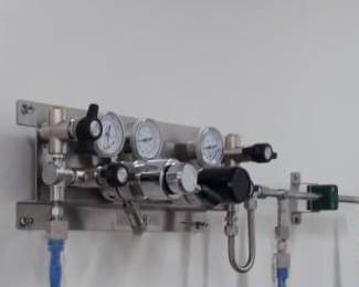 Sistema semiautomático de cambio de cilindros de gas de alta pureza-Cylinder changeover